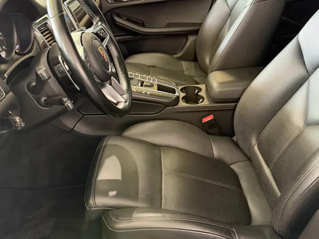 PORSCHE Macan PDK | CH | Swiss Package | Panorama | Sitzbelüftung | Carbon | Memory | DAB |