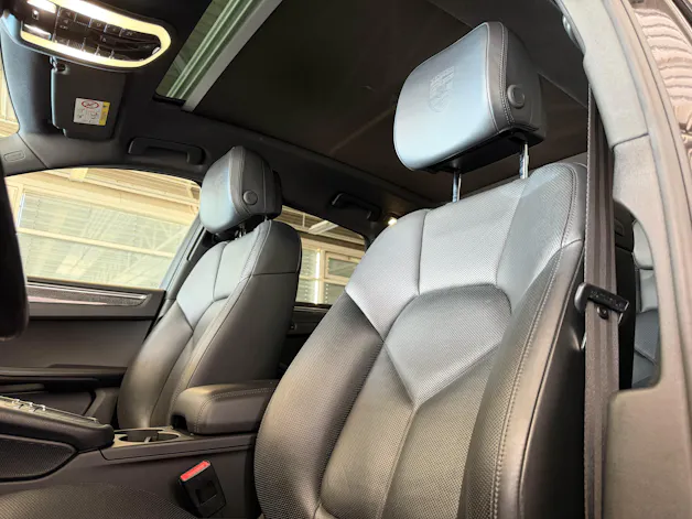 PORSCHE Macan PDK | CH | Swiss Package | Panorama | Sitzbelüftung | Carbon | Memory | DAB |