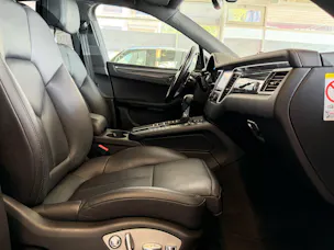 PORSCHE Macan PDK | CH | Swiss Package | Panorama | Sitzbelüftung | Carbon | Memory | DAB |