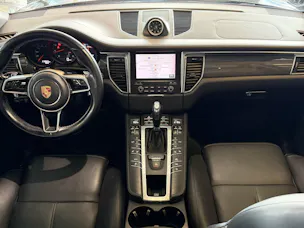 PORSCHE Macan PDK | CH | Swiss Package | Panorama | Sitzbelüftung | Carbon | Memory | DAB |