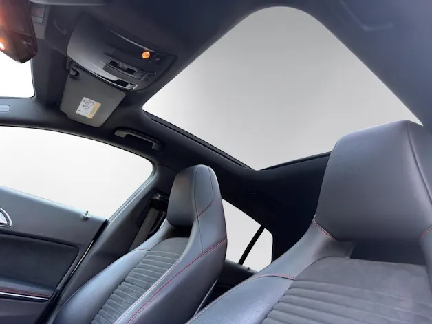 MERCEDES-BENZ CLA 220 AMG Line 4Matic