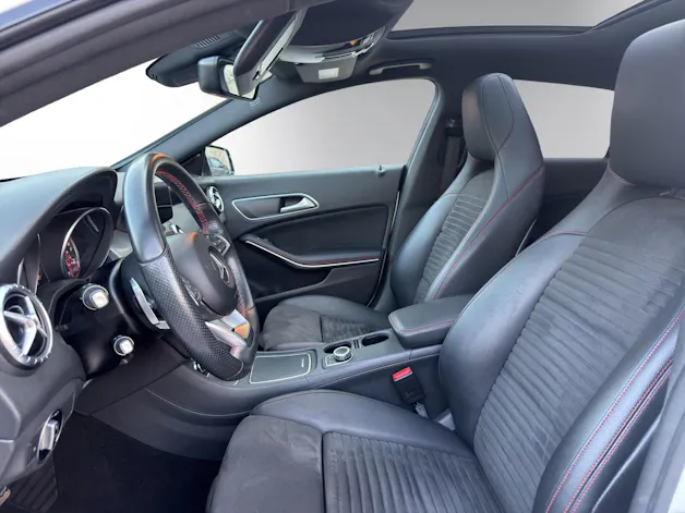 MERCEDES-BENZ CLA 220 AMG Line 4Matic
