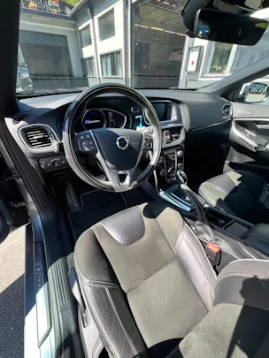 VOLVO V40 T2 Momentum Geartronic