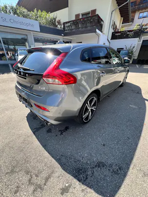 VOLVO V40 T2 Momentum Geartronic
