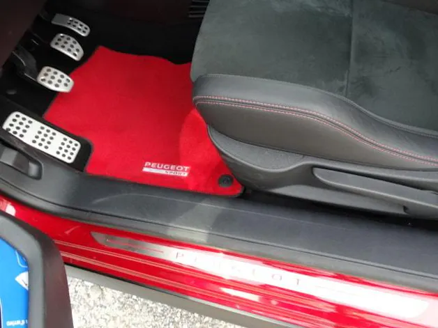 PEUGEOT 208 1.6 Turbo GTi 30th