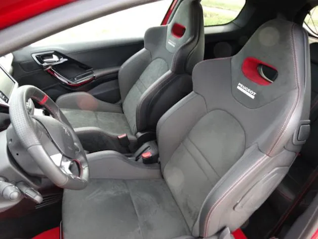 PEUGEOT 208 1.6 Turbo GTi 30th