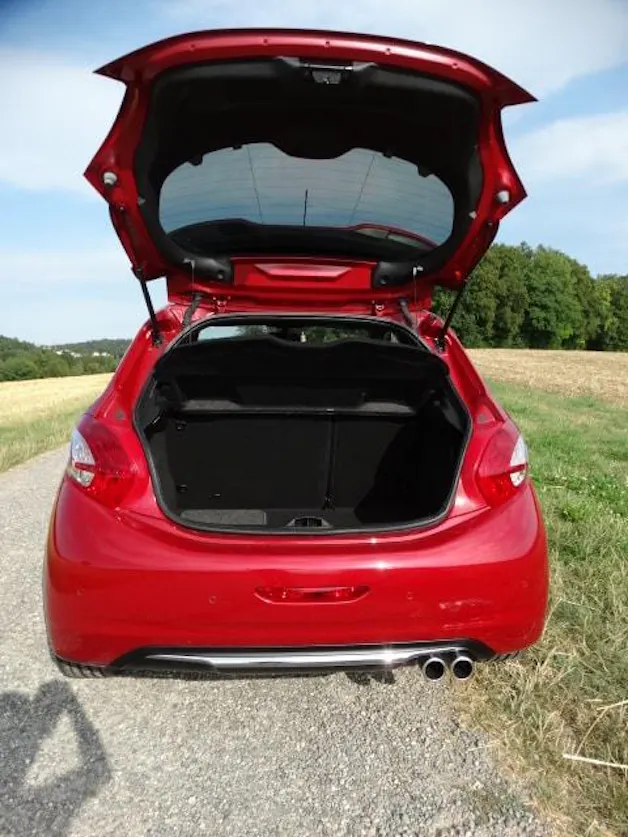 PEUGEOT 208 1.6 Turbo GTi 30th
