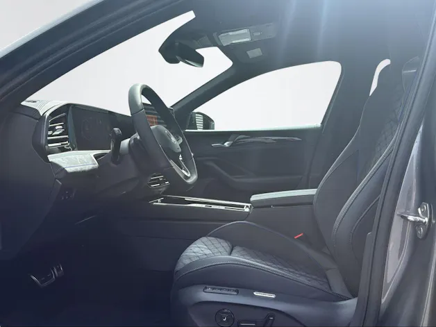 VW Passat Variant 2.0 TSI R-Line DSG 4motion