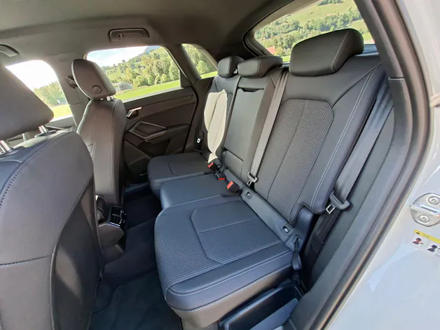 AUDI Q3 35 TFSI advanced Attraction S-tronic *Anhängerkupplung+Garantie*