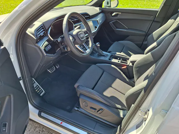 AUDI Q3 35 TFSI advanced Attraction S-tronic *Anhängerkupplung+Garantie*