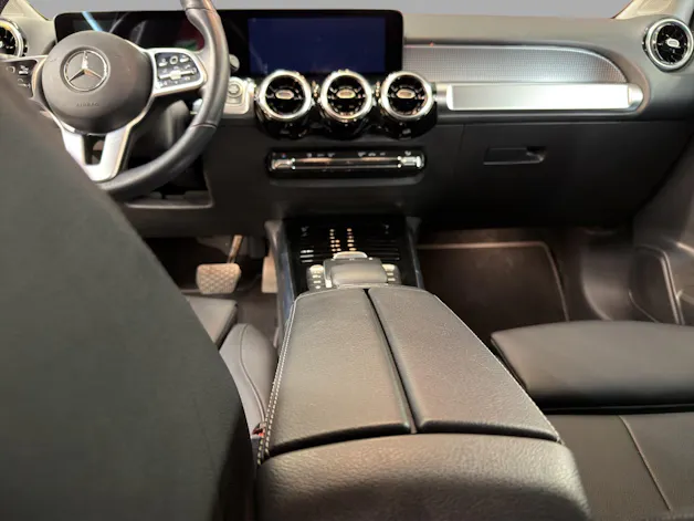 MERCEDES-BENZ GLB 250 4M - Progressive / DISTRONIC / 360 Grad Kamera / Head-Up Display