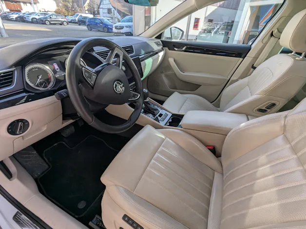 SKODA Superb Combi 2.0 TDi L&K 4x4 DSG