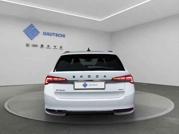 SKODA Octavia Combi 2.0 TSI DSG Dynamic 4x4