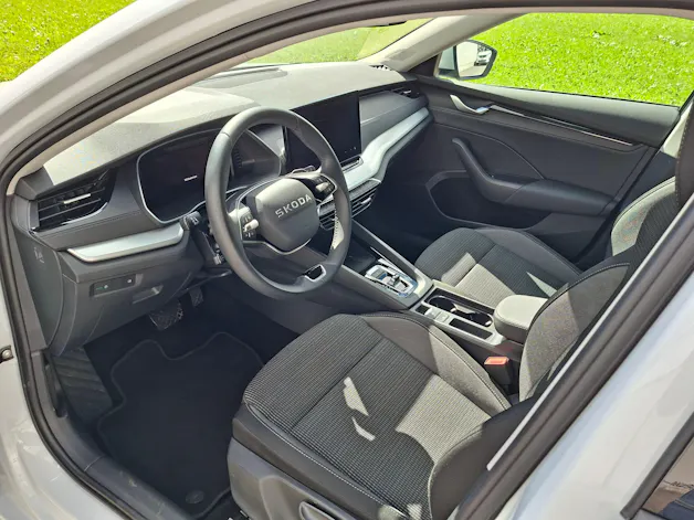 SKODA Octavia Combi 1.5 TSI mHEV DSG Selection *Anhängerkupplung+Garantie*