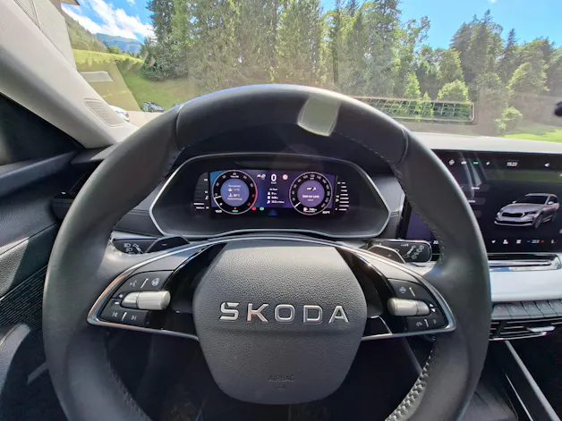 SKODA Octavia Combi 1.5 TSI mHEV DSG Selection *Anhängerkupplung+Garantie*