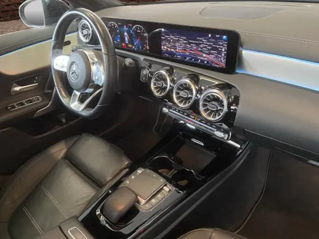 MERCEDES-BENZ CLA 200 AMG Line