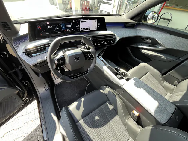 PEUGEOT 5008 145 Hybrid e-DCS6 GT