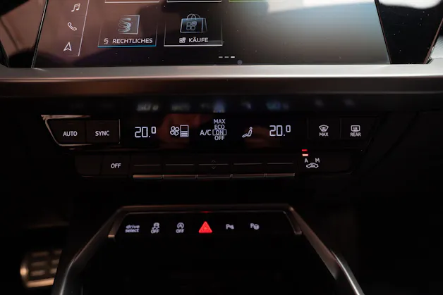 AUDI S3 Limousine 2.0 TFSI quattro S-Tronic / Rückfahrkamera / Sportsitze / Virtual-Cockpit