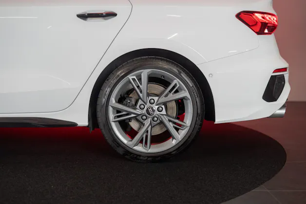 AUDI S3 Limousine 2.0 TFSI quattro S-Tronic / Rückfahrkamera / Sportsitze / Virtual-Cockpit