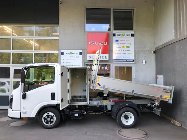 ISUZU M21 T E Box und Kipper