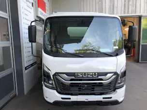 ISUZU M21 T E Box und Kipper