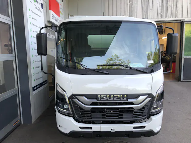 ISUZU M21 T E Box und Kipper