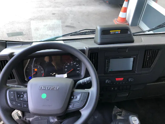 ISUZU M21 T E Box und Kipper