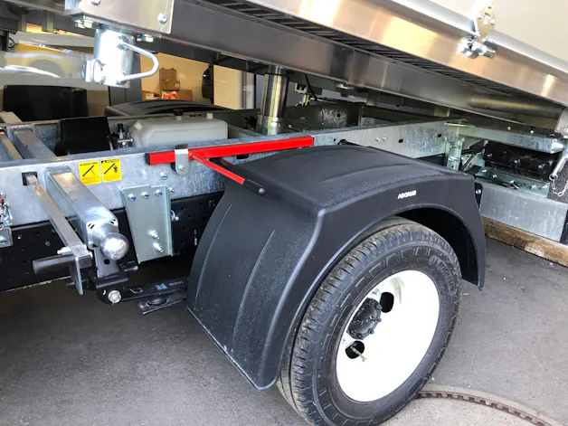 ISUZU M21 T E Box und Kipper
