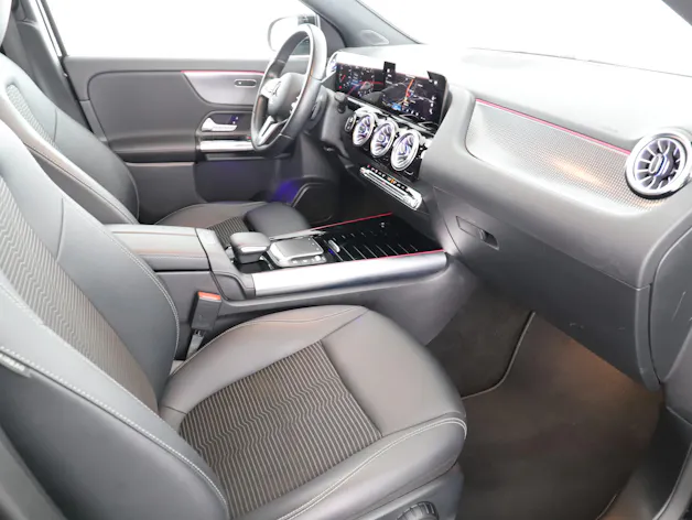 MERCEDES-BENZ GLA 200 Progressive