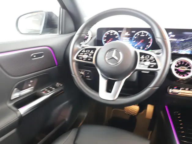 MERCEDES-BENZ GLA 200 Progressive