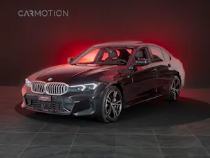 BMW 330d xDrive SAG / LCI / Glasdach / Rückfahrkamera / Ambientebeleuchtung