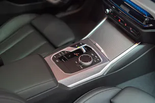 BMW 330d xDrive SAG / LCI / Glasdach / Rückfahrkamera / Ambientebeleuchtung