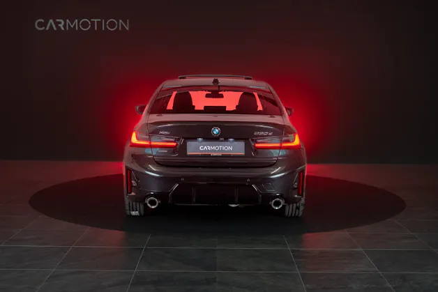 BMW 330d xDrive SAG / LCI / Glasdach / Rückfahrkamera / Ambientebeleuchtung
