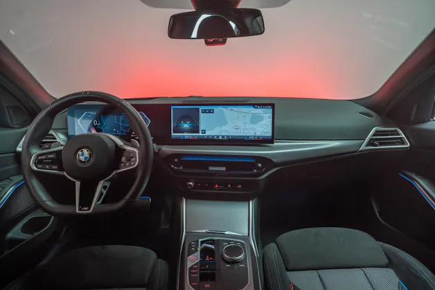 BMW 330d xDrive SAG / LCI / 360°Kamera / Ambientebeleuchtung