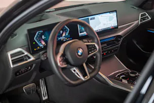 BMW 330d xDrive SAG / LCI / 360°Kamera / Ambientebeleuchtung
