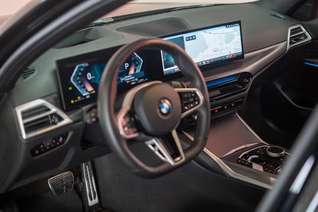 BMW 330d xDrive SAG / LCI / 360°Kamera / Ambientebeleuchtung