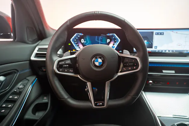 BMW 330d xDrive SAG / LCI / 360°Kamera / Ambientebeleuchtung