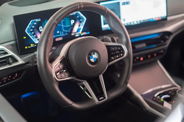 BMW 330d xDrive SAG / LCI / 360°Kamera / Ambientebeleuchtung