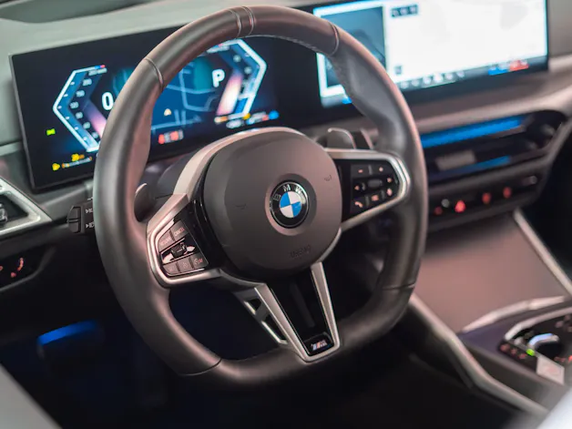 BMW 330d xDrive SAG / LCI / 360°Kamera / Ambientebeleuchtung