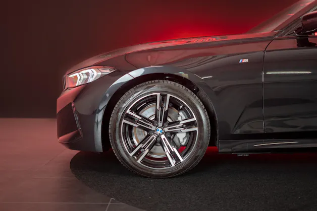 BMW 330d xDrive SAG / LCI / 360°Kamera / Ambientebeleuchtung