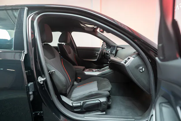 BMW 330d xDrive SAG / LCI / 360°Kamera / Ambientebeleuchtung