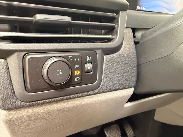 FORD Tourneo Bus 320 L1H1 Titanium Automat