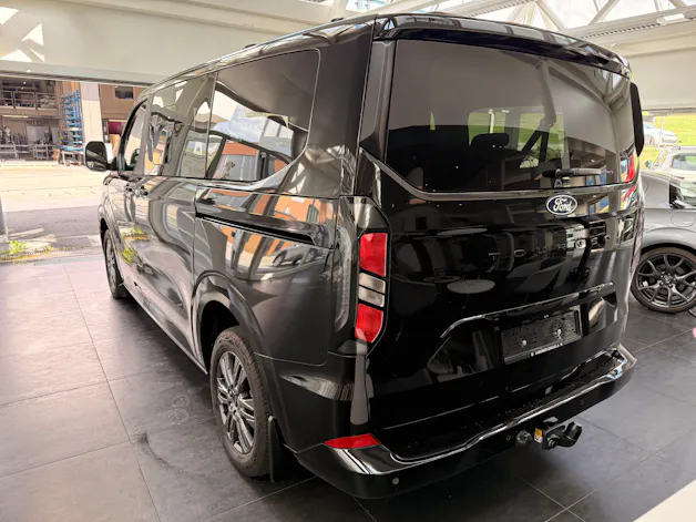 FORD Tourneo Bus 320 L1H1 Titanium Automat