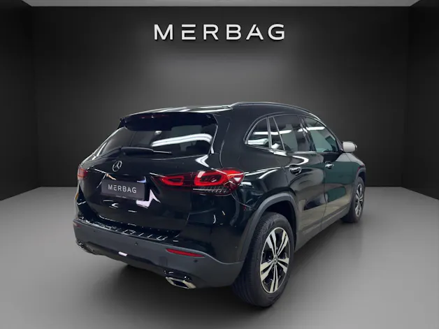 MERCEDES-BENZ GLA 200