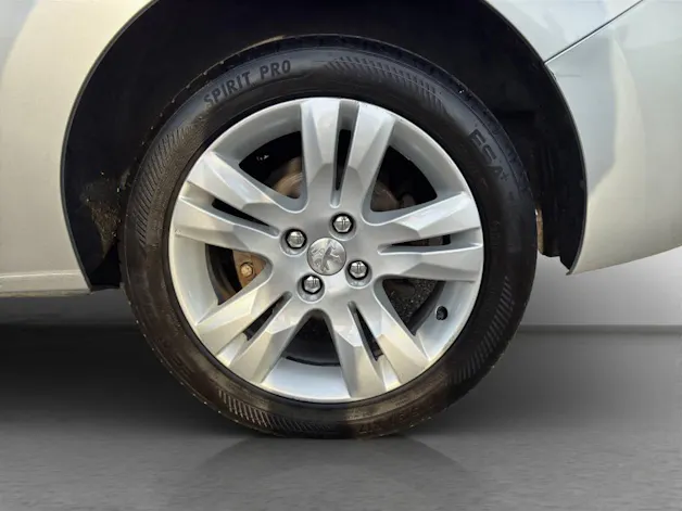PEUGEOT 5008 2.0 BlueHDi Allure