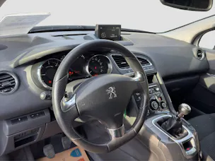 PEUGEOT 5008 2.0 BlueHDi Allure