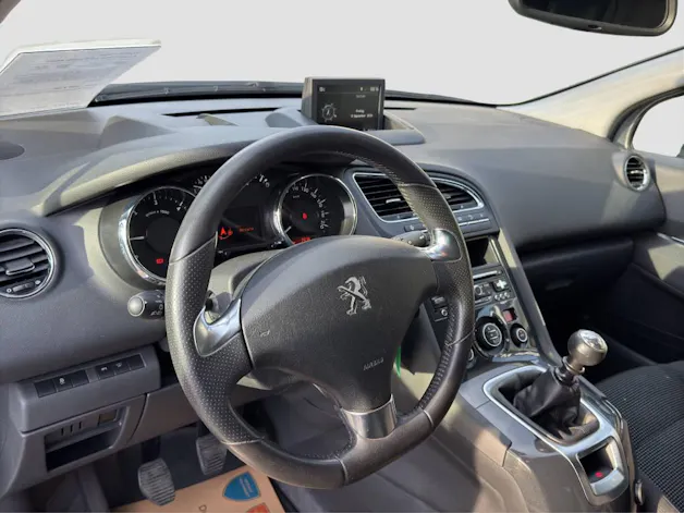 PEUGEOT 5008 2.0 BlueHDi Allure