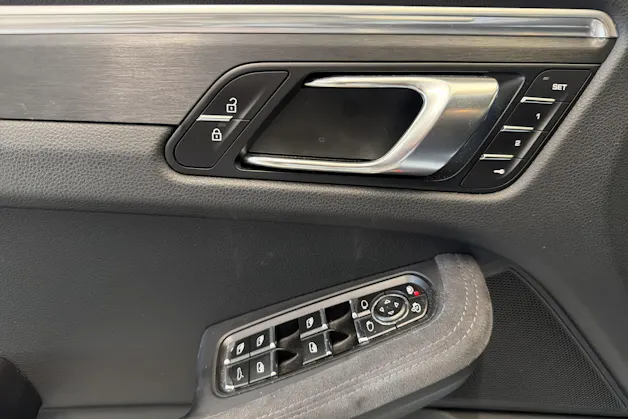 PORSCHE Macan GTS PDK