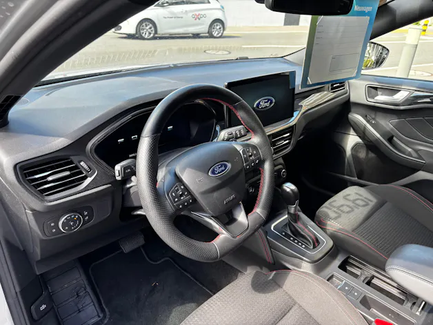 FORD Focus 1.0 MHEV ST-Line X Automat