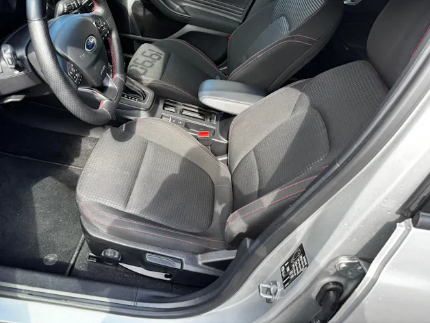 FORD Focus 1.0 MHEV ST-Line X Automat